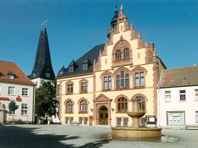 Marktplatz Egeln mit Rathaus