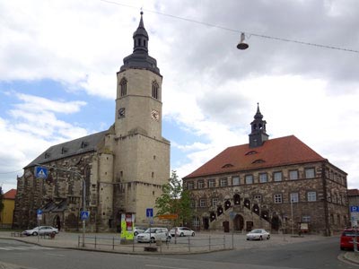 Marktplatz Laucha mit Rathaus und Marienkirche